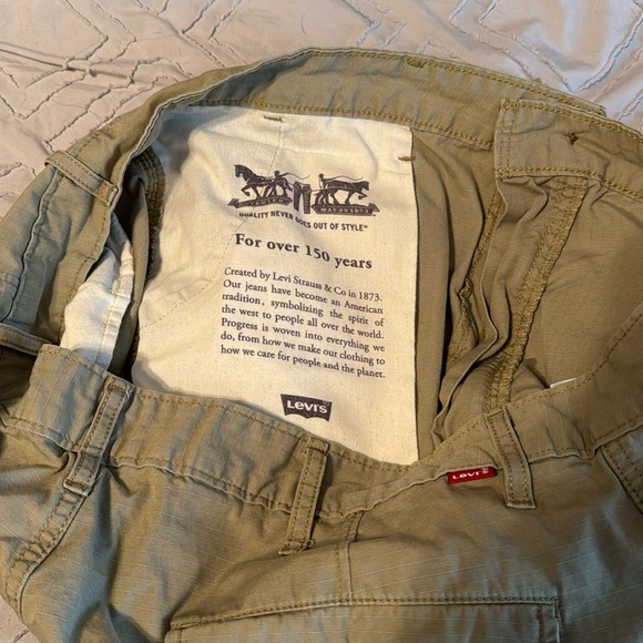 Men’s Levi Red Tag Cargo Ripstop Cotton Shorts - Picture 5 of 8